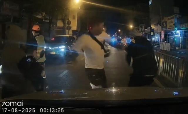 TP.HCM: Làm rõ vụ tài xế ô tô bị đánh tới tấp trên đường lúc rạng sáng- Ảnh 1.