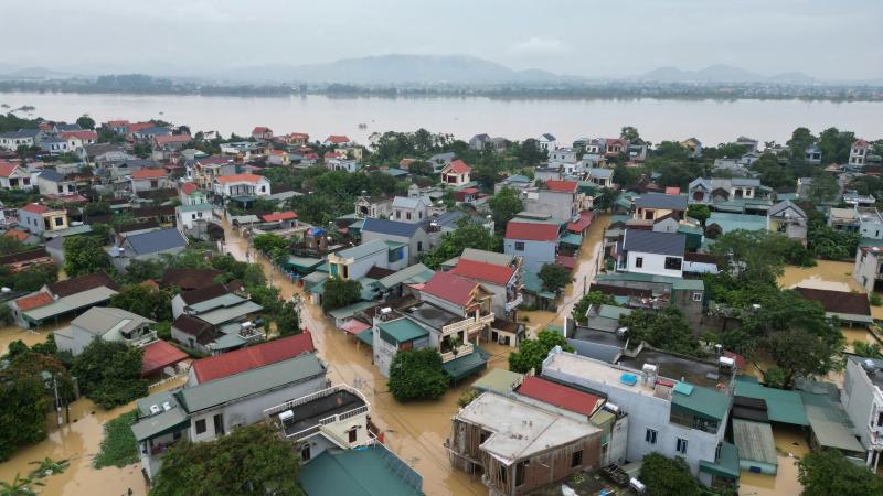 Hình ảnh hàng ngàn ngôi nhà ở Thanh Hóa ngập trong nước lũ - Ảnh 9.