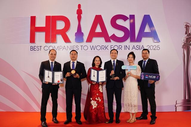 NCB lần thứ 3 được HR Asia Awards vinh danh ‘Nơi làm việc tốt nhất châu Á’ - Ảnh 1. NCB lần thứ 3 được HR Asia Awards vinh danh ‘Nơi làm việc tốt nhất châu Á’ - Ảnh 1.
