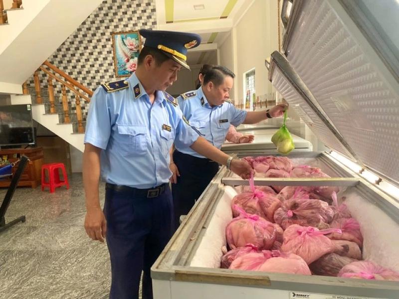 Gia Lai: Phát hiện hơn 4 tấn thịt heo có mùi hôi thối, không rõ nguồn gốc - Ảnh 2.