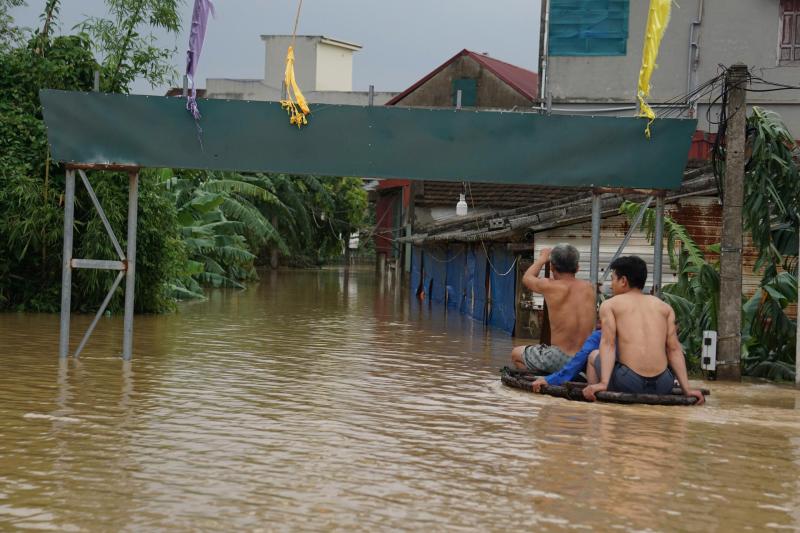 Hình ảnh hàng ngàn ngôi nhà ở Thanh Hóa ngập trong nước lũ - Ảnh 3.