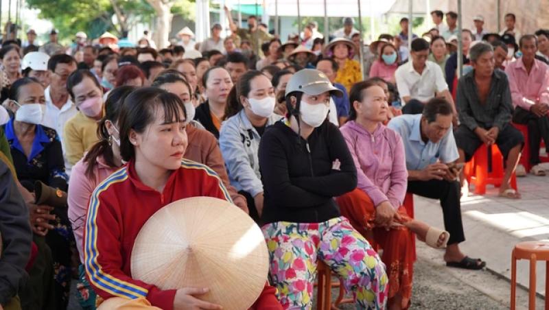 Cà Mau:Người phụ nữ đánh đại úy công an thương tích 7% lãnh án 1 năm tù - Ảnh 2.