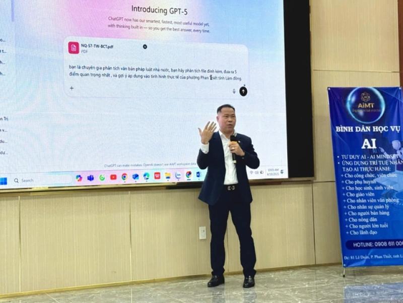 Lâm Đồng: Lớp học 'bình dân học vụ số AI' giúp cán bộ phường tăng tốc cải cách - Ảnh 3. Lâm Đồng: Lớp học 'bình dân học vụ số AI' giúp cán bộ phường tăng tốc cải cách - Ảnh 3.