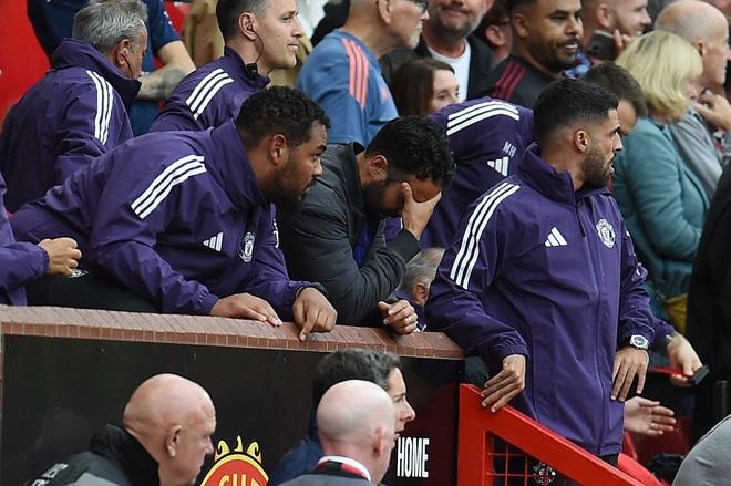 VAR 'trao' phạt đền phút 90+7, M.U thắng hú vía Burnley: HLV Amorim còn lâu mới hết lo- Ảnh 4.