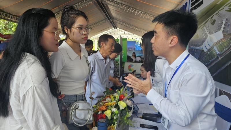Hàng ngàn người tham gia ngày hội việc làm sân bay Long Thành- Ảnh 6.