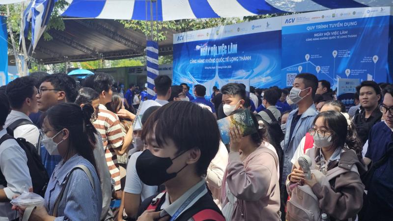Hàng ngàn người tham gia ngày hội việc làm sân bay Long Thành- Ảnh 3.