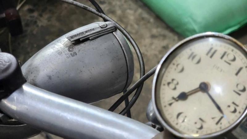 Cặp xe đạp 'vợ chồng' gần 100 tuổi bằng nhôm độc lạ Sài Gòn - Ảnh 16.