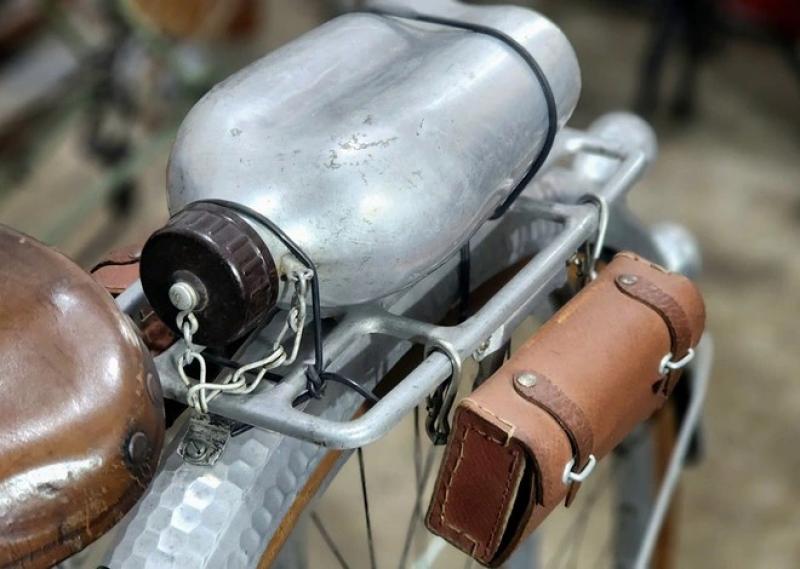 Cặp xe đạp 'vợ chồng' gần 100 tuổi bằng nhôm độc lạ Sài Gòn - Ảnh 17.