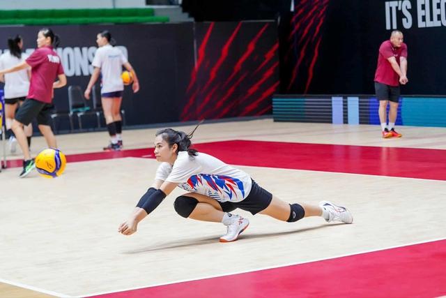 Thanh Thúy làm... phiên dịch, đội tuyển bóng chuyền nữ Việt Nam tập luyện hăng say- Ảnh 3.