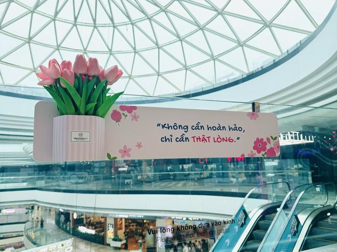 Những lời nhắn ấm áp ở hàng quán và trung tâm thương mại TP . HCM - Ảnh 3.