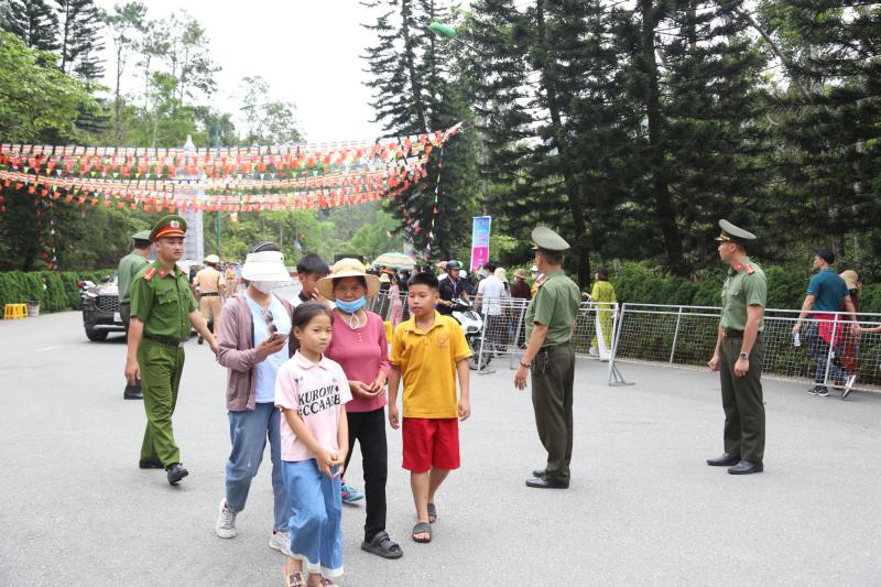 Giữ Tổ quốc bình yên: Bình yên miền đất Phật Yên Tử- Ảnh 3.