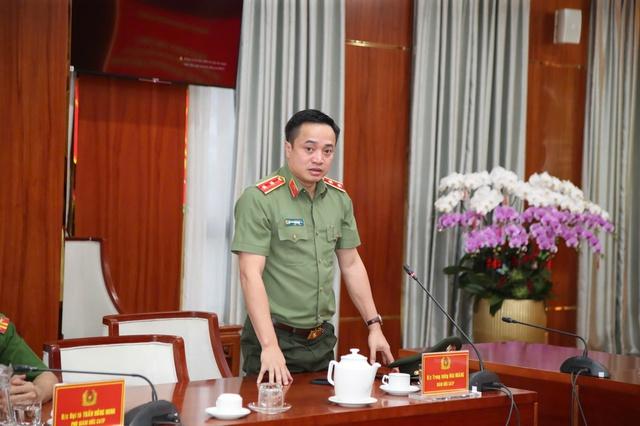 Khen thưởng Công an TP.HCM sau vụ triệt phá đường dây đánh bạc 20.000 tỉ đồng- Ảnh 3.
