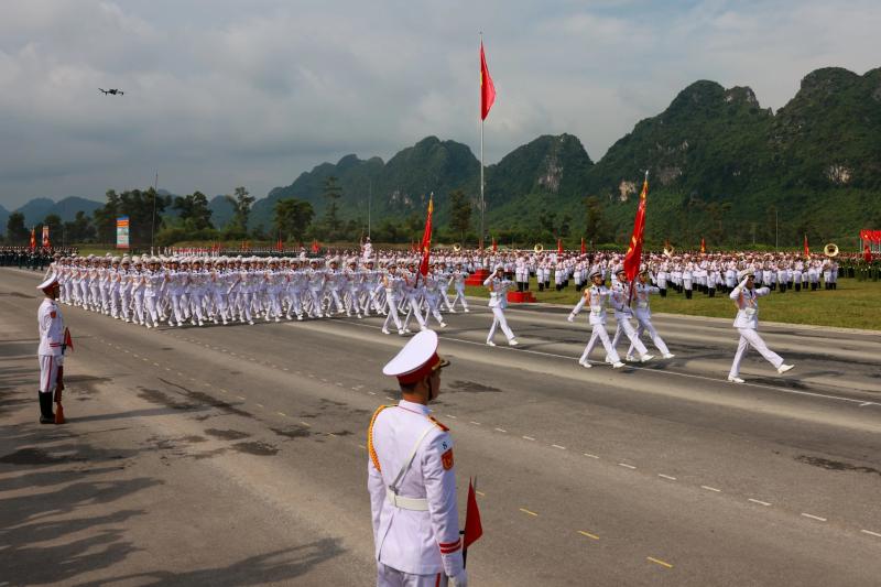 Bộ đội Hải quân luyện tập diễu binh Quốc khánh 2.9 trên bờ, dưới biển- Ảnh 2. Bộ đội Hải quân luyện tập diễu binh Quốc khánh 2.9 trên bờ, dưới biển- Ảnh 2.