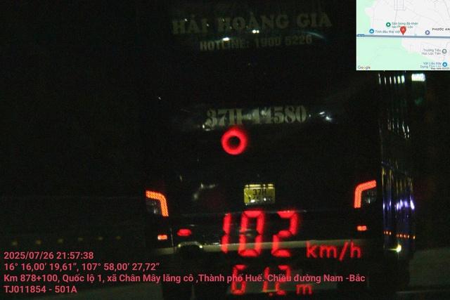 TP.Huế: Chở quá 12 người, chủ xe khách bị phạt gần 100 triệu đồng - Ảnh 3.