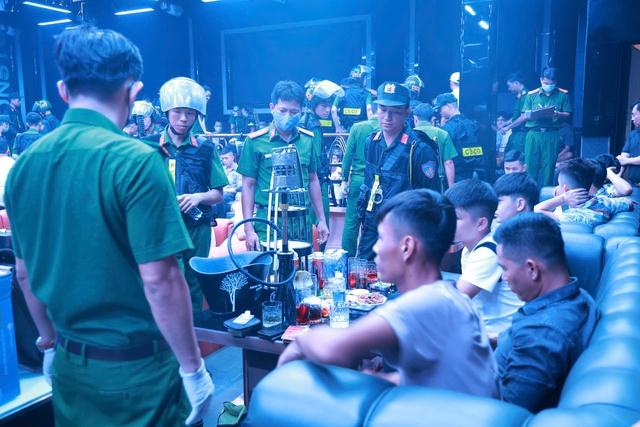 Quảng Trị: Kiểm tra 2 vũ trường, phát hiện 145 người dương tính ma túy- Ảnh 2.