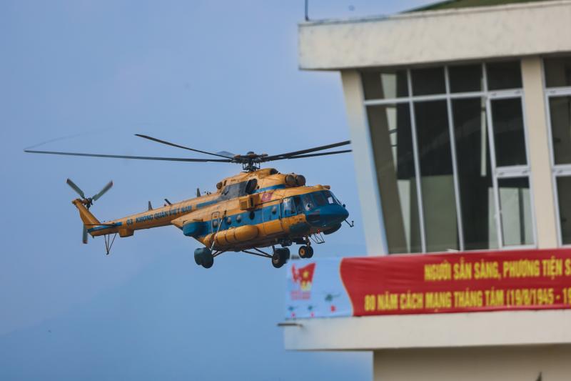Không quân trực thăng dốc sức luyện tập bay diễu binh 2.9- Ảnh 6. Không quân trực thăng dốc sức luyện tập bay diễu binh 2.9- Ảnh 6.