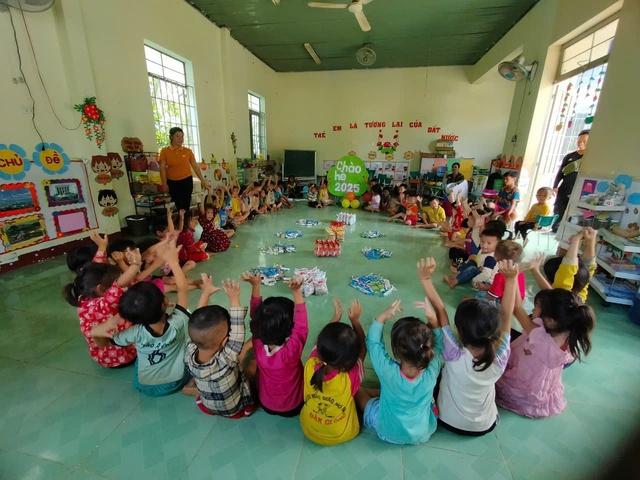 Hàng trăm trẻ mầm non ở Tà Đùng thiếu giáo viên và phòng học nghiêm trọng - Ảnh 3.