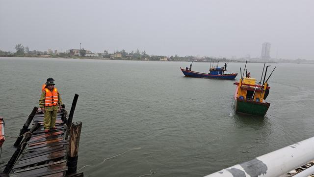 Bão số 5: Tàu rời âu thuyền trước bão, biên phòng Quảng Trị vận động quay lại- Ảnh 7.