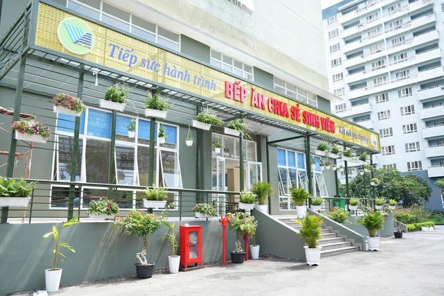 Ký túc xá ĐH Quốc gia TP.HCM miễn, giảm giá lệ phí phòng ở cho sinh viên - Ảnh 2.