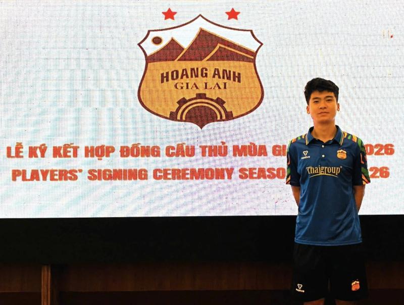 'Siêu nhân' Trần Gia Huy ngày nào, nay đã khoác áo HAGL đá V-League - Ảnh 7.