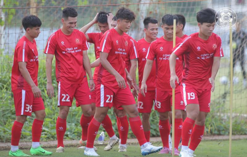 Hình ảnh buổi tập rất ‘chất’ của HLV Lê Huỳnh Đức, Tiến Linh trong màu áo CLB Công an TP.HCM- Ảnh 6. Hình ảnh buổi tập rất ‘chất’ của HLV Lê Huỳnh Đức, Tiến Linh trong màu áo CLB Công an TP.HCM- Ảnh 6.