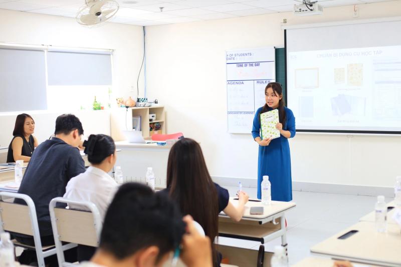 TP.HCM: Học sinh trường ngoài công lập háo hức tựu trường năm học mới - Ảnh 6.
