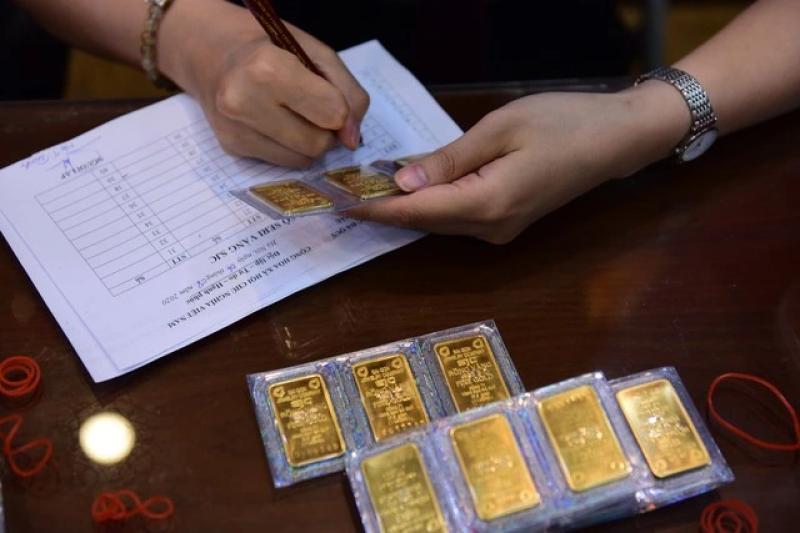Giá vàng hôm nay 4.8.2023: Tăng giảm trái chiều giữa mua và bán- Ảnh 1.