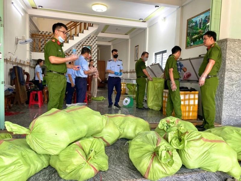 Gia Lai: Phát hiện hơn 4 tấn thịt heo có mùi hôi thối, không rõ nguồn gốc - Ảnh 3.