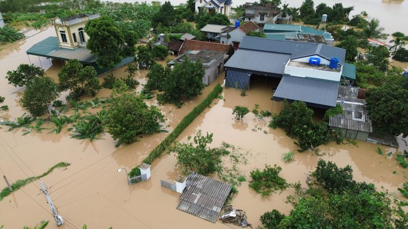 Hình ảnh hàng ngàn ngôi nhà ở Thanh Hóa ngập trong nước lũ - Ảnh 2.
