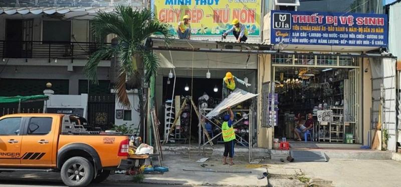 Phường Bình Tân tháo dỡ công trình tạm, biển quảng cáo lấn chiếm vỉa hè - Ảnh 5.