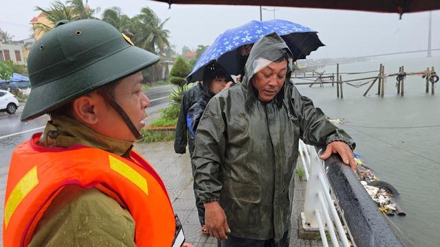 Bão số 5: Tàu rời âu thuyền trước bão, biên phòng Quảng Trị vận động quay lại- Ảnh 4.