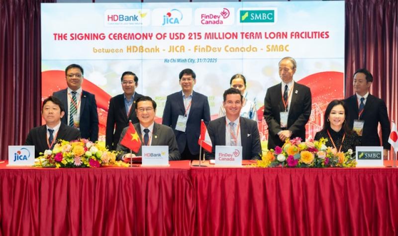 HDBank ký khoản vay hợp vốn 215 triệu USD với 3 tổ chức tài chính quốc tế- Ảnh 1. HDBank ký khoản vay hợp vốn 215 triệu USD với 3 tổ chức tài chính quốc tế- Ảnh 1.