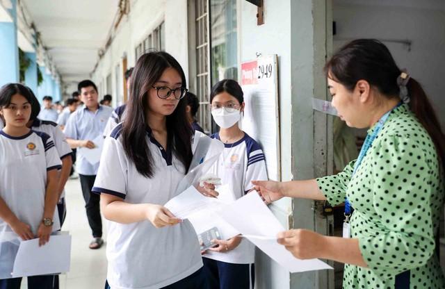 Tuyển sinh ĐH 2025: Rắc rối đến từ đâu? - Ảnh 1.