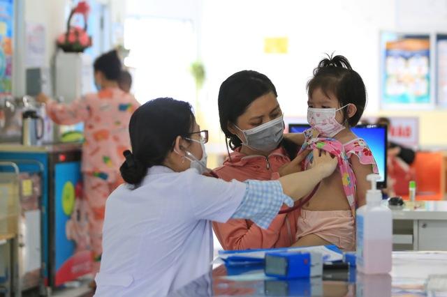 Lộ trình miễn viện phí toàn dân  - Ảnh 1.