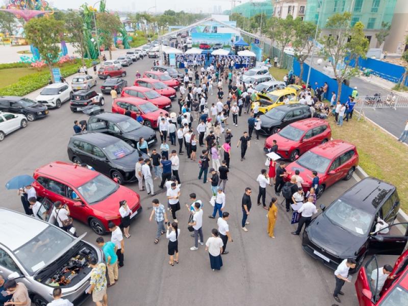 VinFast bàn giao lô xe Limo Green chuyên vận tải đầu tiên cho khách hàng- Ảnh 1. VinFast bàn giao lô xe Limo Green chuyên vận tải đầu tiên cho khách hàng- Ảnh 1.