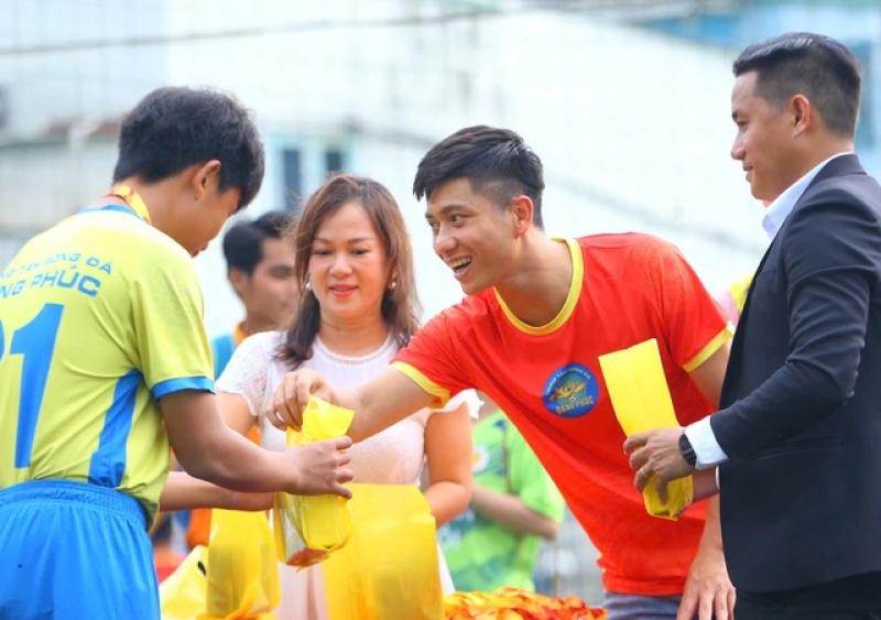 Tuyển thủ Phan Văn Đức truyền cảm hứng cho gần 1.000 trẻ em bóng đá cộng đồng- Ảnh 5.