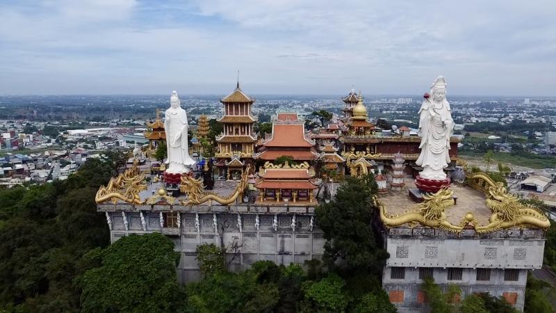 TP.HCM: Phường Đông Hòa có ngôi chùa cổ 413 năm tuổi nằm chót vót trên đỉnh núi - Ảnh 1.