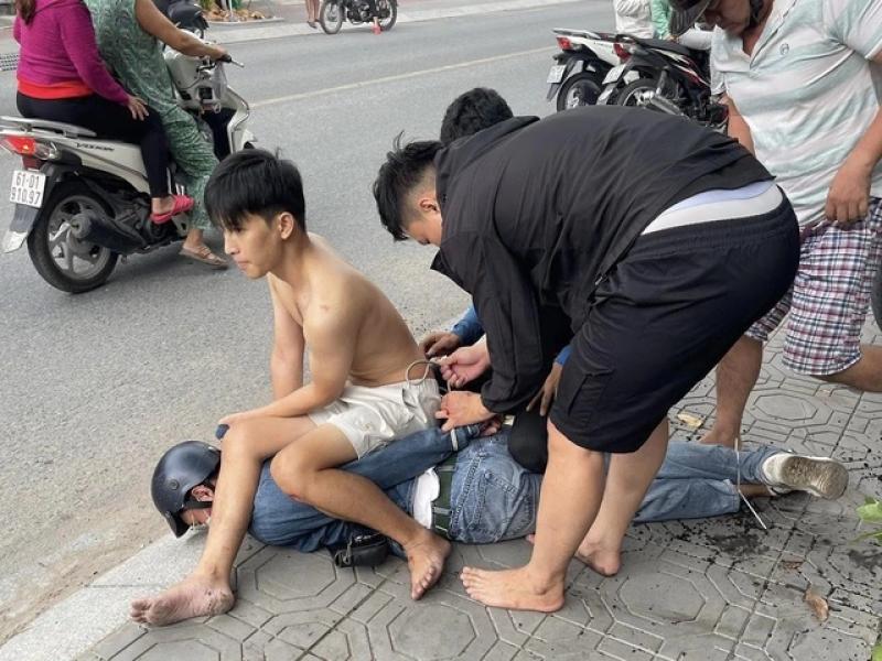 TP.HCM: Bắt nhanh nghi phạm cướp giật tại tiệm vàng ở phường Đông Hòa - Ảnh 1.