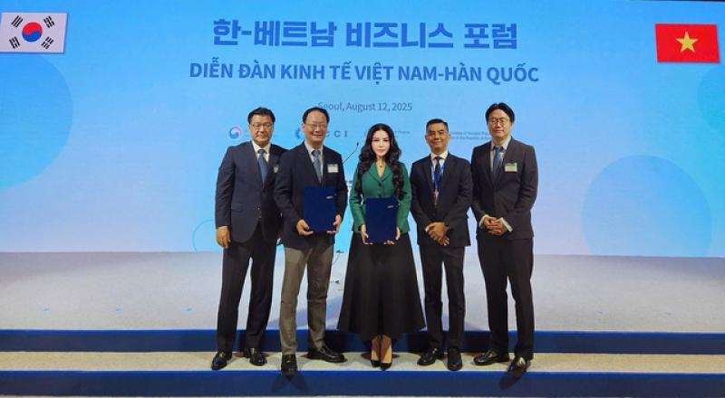 KN Holdings hợp tác Samsung C&T phát triển 864 MW điện mặt trời nổi - Ảnh 2. KN Holdings hợp tác Samsung C&T phát triển 864 MW điện mặt trời nổi - Ảnh 2.