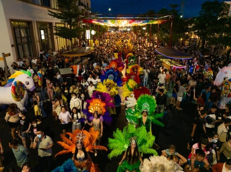 Gần 5 vạn khán giả bùng nổ tại đại nhạc hội T&T City Millennia - Ảnh 3. Gần 5 vạn khán giả bùng nổ tại đại nhạc hội T&T City Millennia - Ảnh 3.