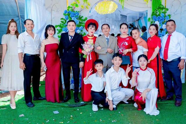 Cô dâu òa khóc khi nhận quà cưới từ anh trai mắc hội chứng Down - Ảnh 5.