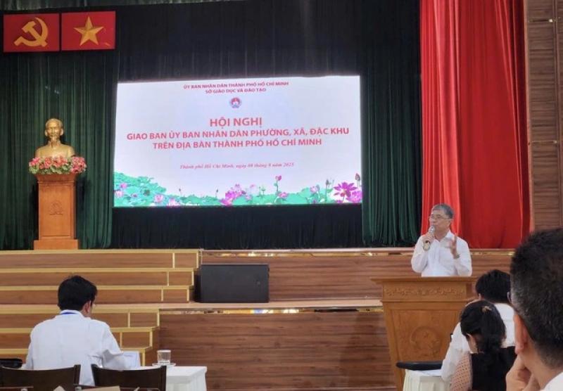 Giám đốc Sở GD-ĐT TP.HCM chỉ đạo nóng về dạy thêm học thêm, thiếu giáo viên - Ảnh 1.