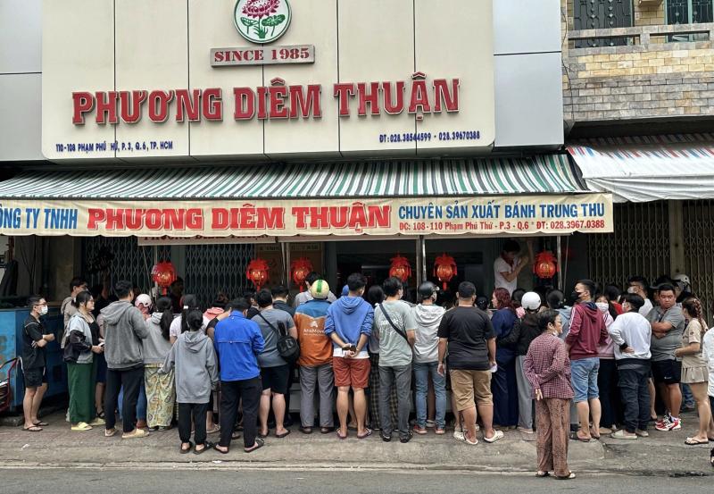 Tiệm bánh trung thu gây sốt ở TP.HCM quay trở lại, năm nay có gì mới? - Ảnh 2.