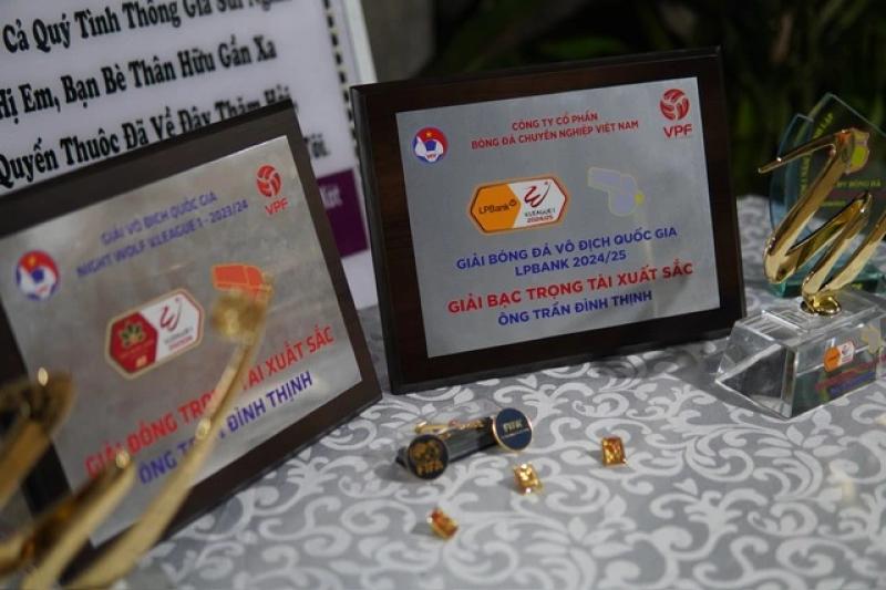 Nghẹn lòng nhìn kỷ vật của trọng tài Trần Đình Thịnh: Cuốn sổ dày từ nay đóng lại…- Ảnh 3. Nghẹn lòng nhìn kỷ vật của trọng tài Trần Đình Thịnh: Cuốn sổ dày từ nay đóng lại…- Ảnh 3.