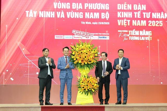 Làm sao để doanh nghiệp thích ứng nhanh với mô hình chính quyền mới?- Ảnh 1.