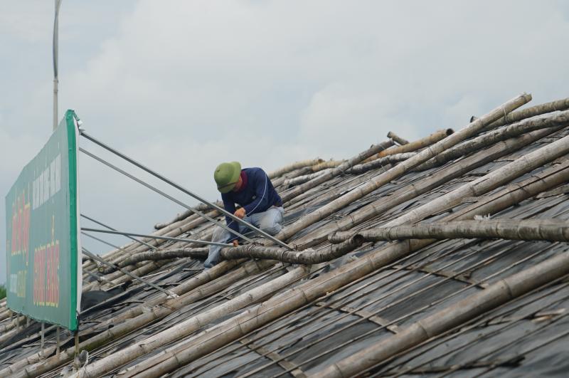 Bão số 5: Người dân Hà Tĩnh dùng túi nước gia cố mái nhà- Ảnh 13.