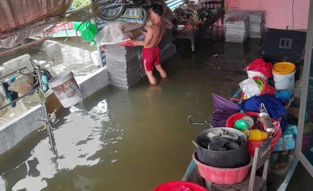 Bão số 6: 100 hộ dân thôn vạn chài bị chia cắt do ngập lụt - Ảnh 2.