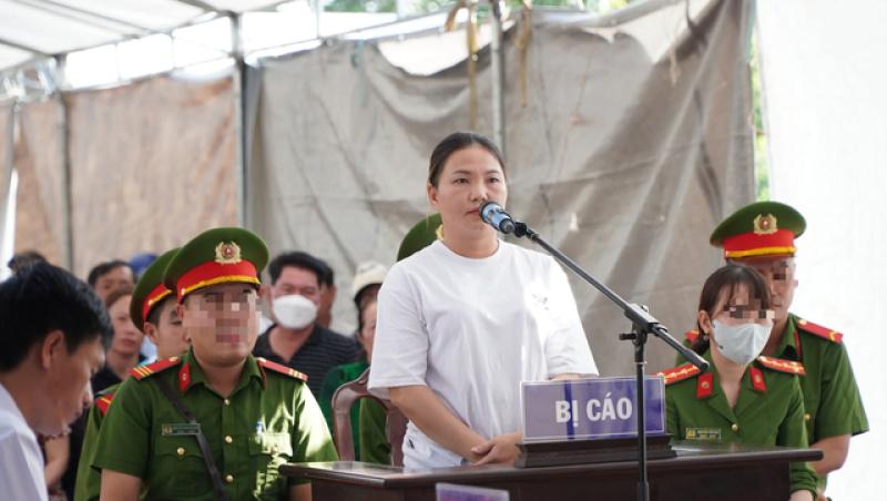 Cà Mau:Người phụ nữ đánh đại úy công an thương tích 7% lãnh án 1 năm tù - Ảnh 1.