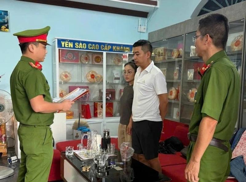 Bắt nhóm 'quẹt' thẻ quốc tế chiếm đoạt 30 tỉ đồng ở Đà Nẵng- Ảnh 4. Bắt nhóm 'quẹt' thẻ quốc tế chiếm đoạt 30 tỉ đồng ở Đà Nẵng- Ảnh 4.