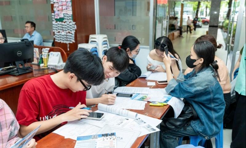 Nhiều trường số nguyện vọng xét tuyển tăng 100% - Ảnh 1.